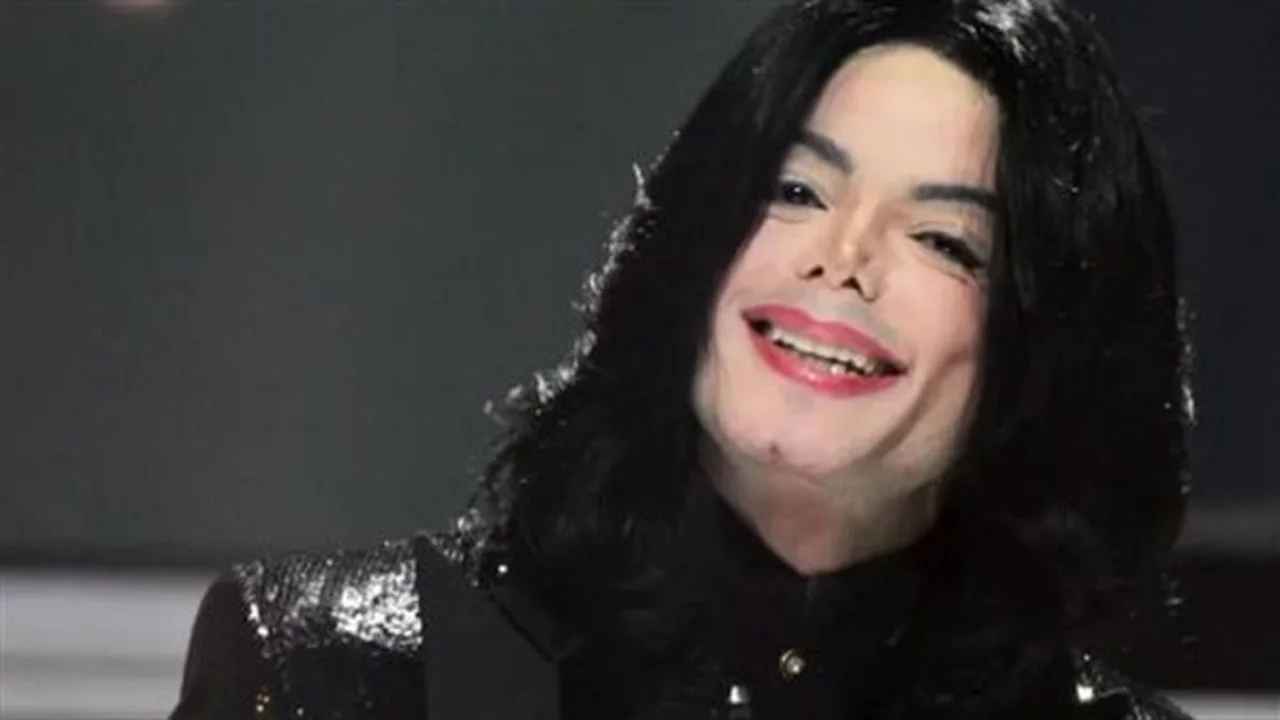 ملاذ سري.. تفاصيل حياة الشمبانزي بابلز بعيداً عن صخب الأضواء والشهرة